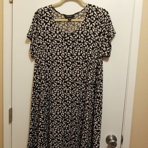 Karen Kane Black and White Shift Dress 0X